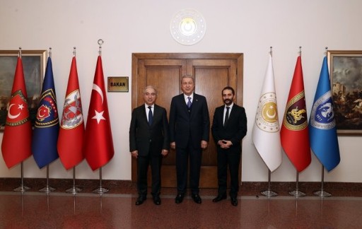 Bakan Hulusi Akar'dan oyuncu Burak Haktanır'a tebrik!